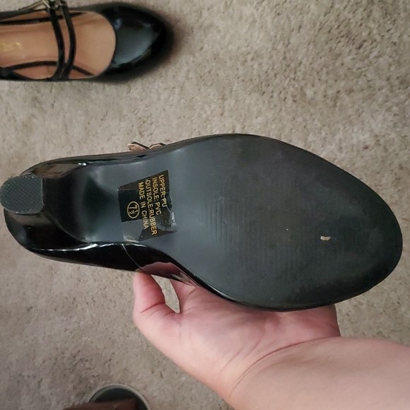 Journee Collection patent two strap heels size 7.5 - Picture 3 of 3